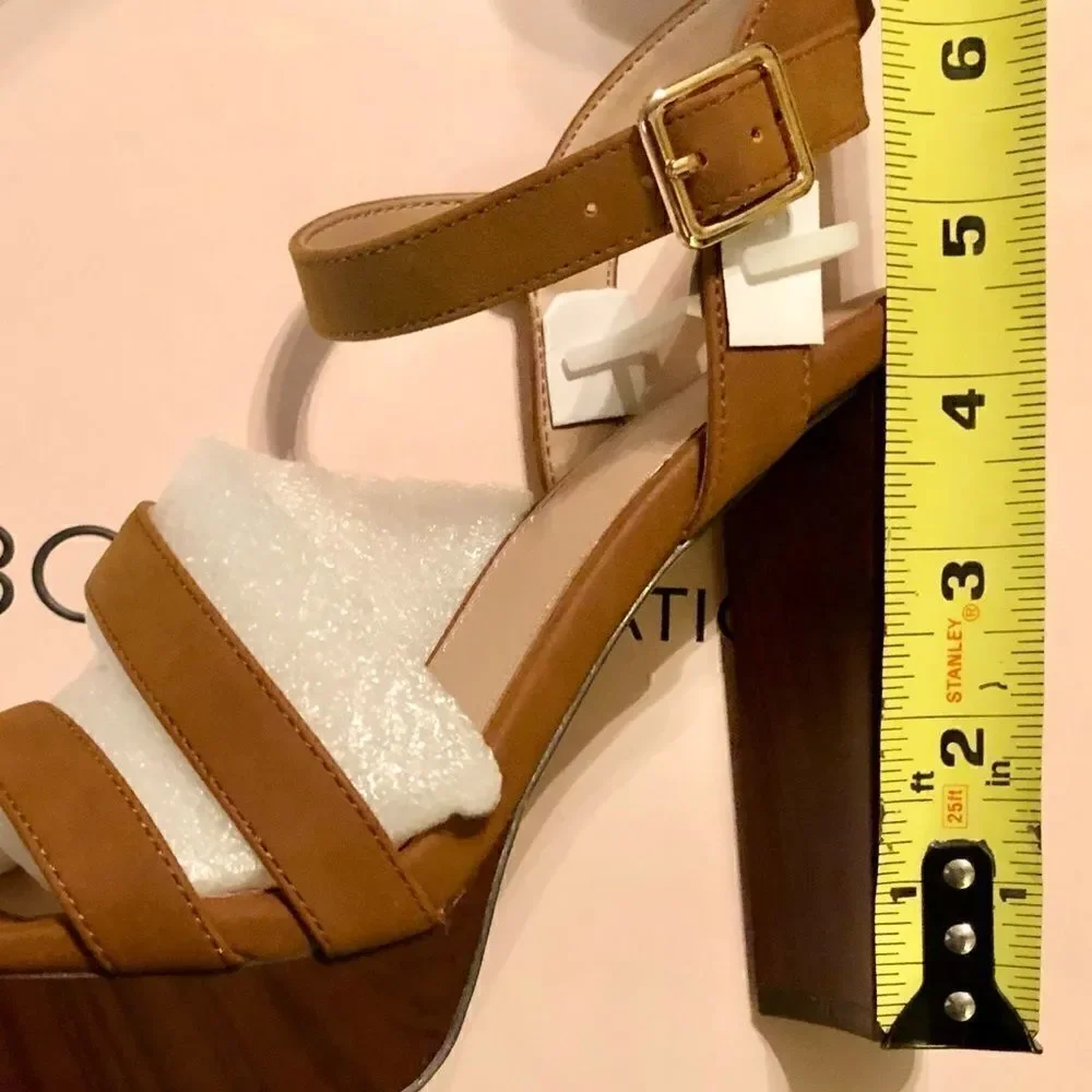 BCBGeneration ONNIA PLATFORM SANDAL in Camel